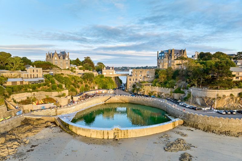 Dinard, Meerwasserschwimmbad and Strand