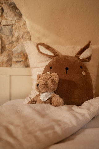 Kuscheltiere im Kinderzimmer der Ferienunterkunft für Familienurlaube in der Bretagne