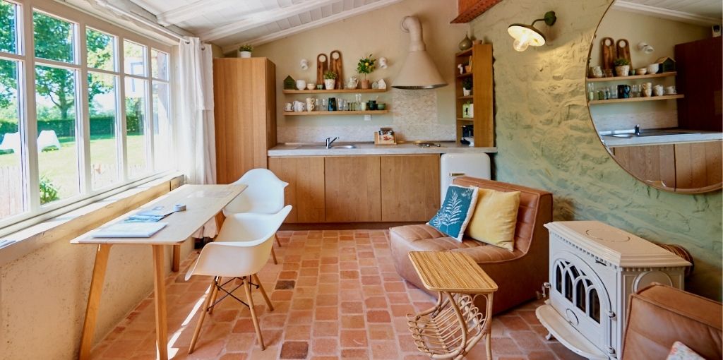 Charming cottage with fully-equipped kitchen and refined decor in Brittany