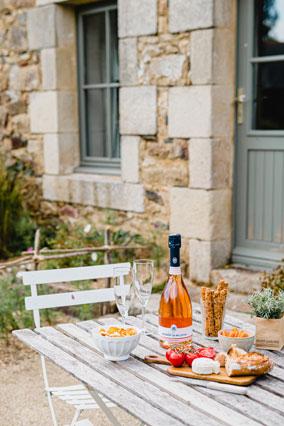 Rose, romantic cottage with garden in Brittany, France