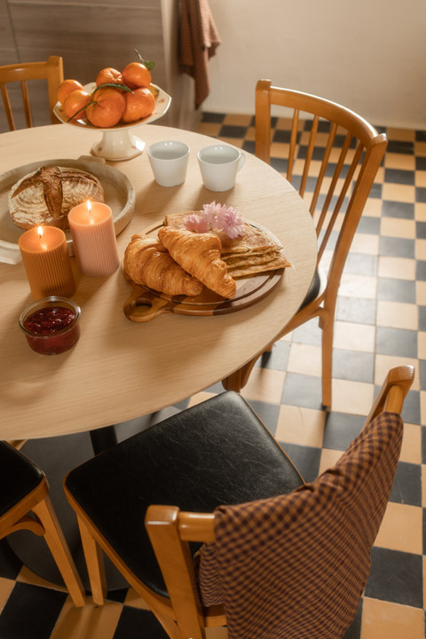 Breakfast service at the cottage