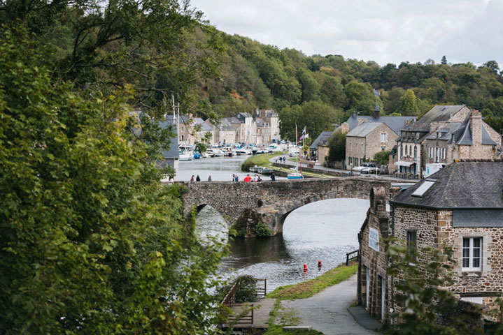Dinan, cité médiéval sur les bords de la Rance, Bretagne