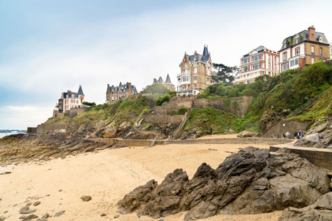 Dinard, Huizen aan zee