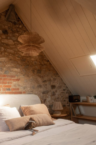 Chambre double sous les toits, gîte de charme en campagne près de Binic