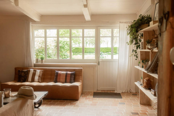 Salon avec verrière atelier, vue jardin